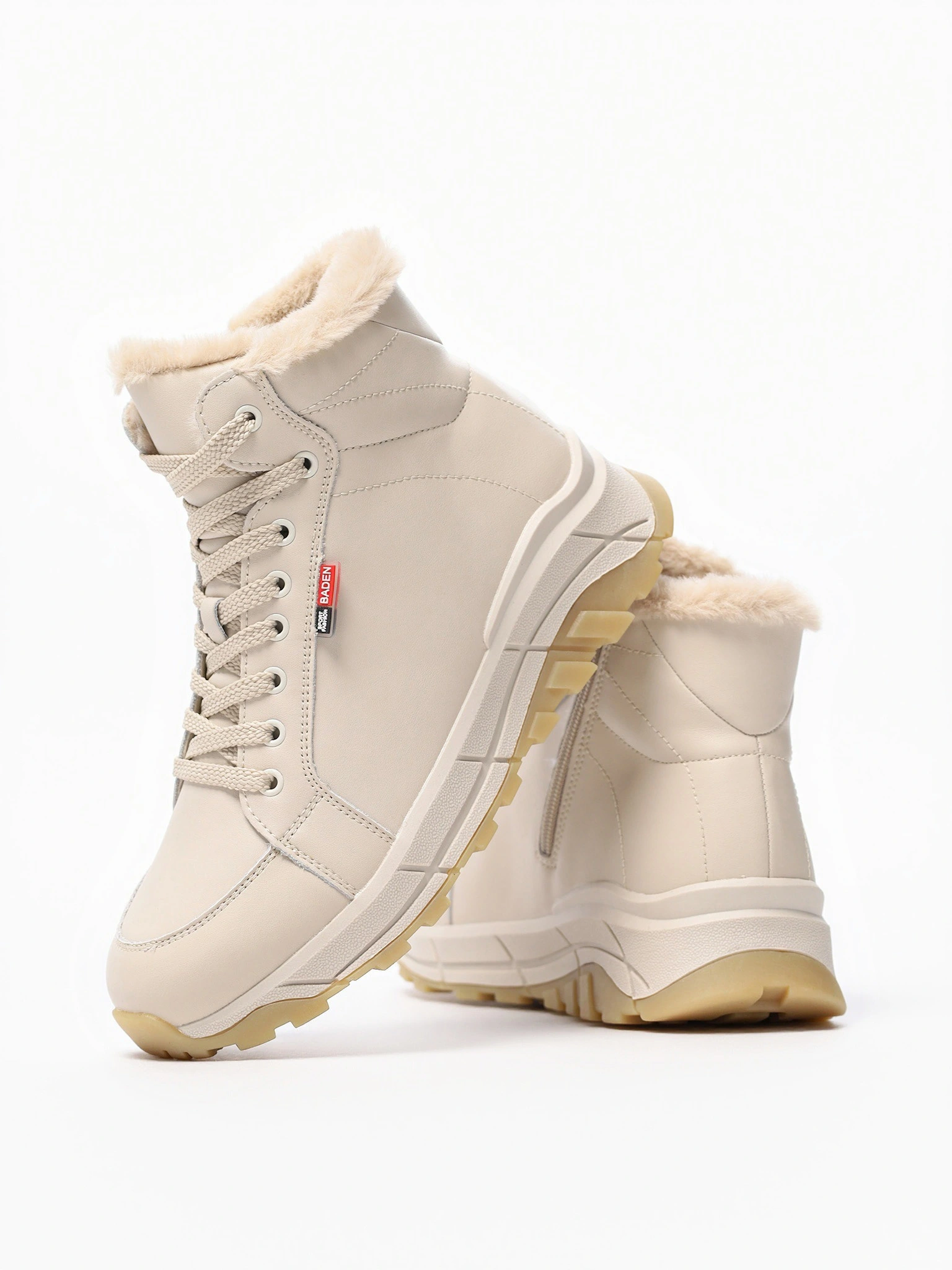 Ботинки бежевого цвета на рельефной подошве